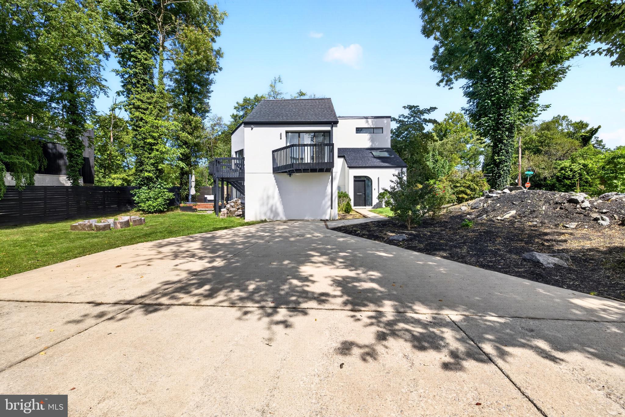 1001 W ALLENS LANE