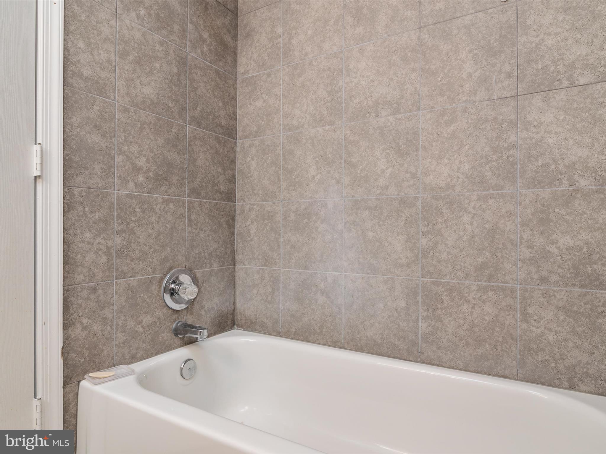 OAK LEAF VILLAS - Residential