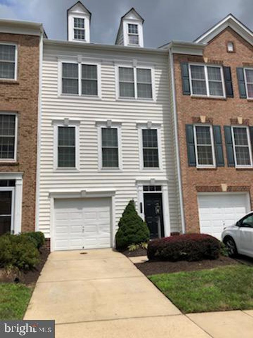 ***BACK ON THE MARKET*** TEXT 703-624-8290 to schedule a showing. BEAUTIFUL 3 LEVEL TOWNHOME IN POPULAR AREA OF WOODBRIDGE, HEALTH CLUB INDOOR POOL AND OUTDOOR POOL ALL IN GATED COMMUNITY AVAILABLE IMMEDIATELY!