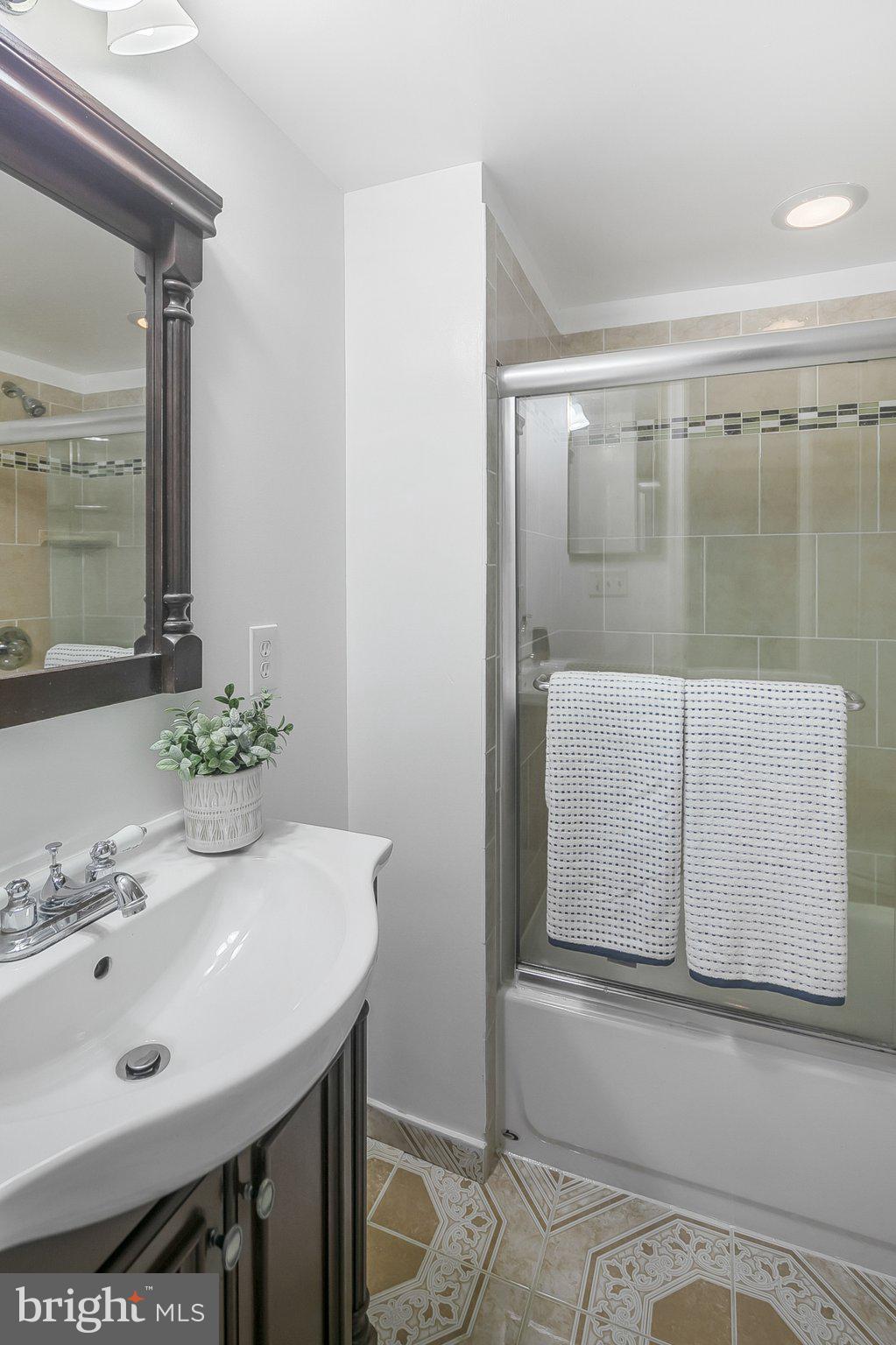 GUNNERS LAKE - Residential