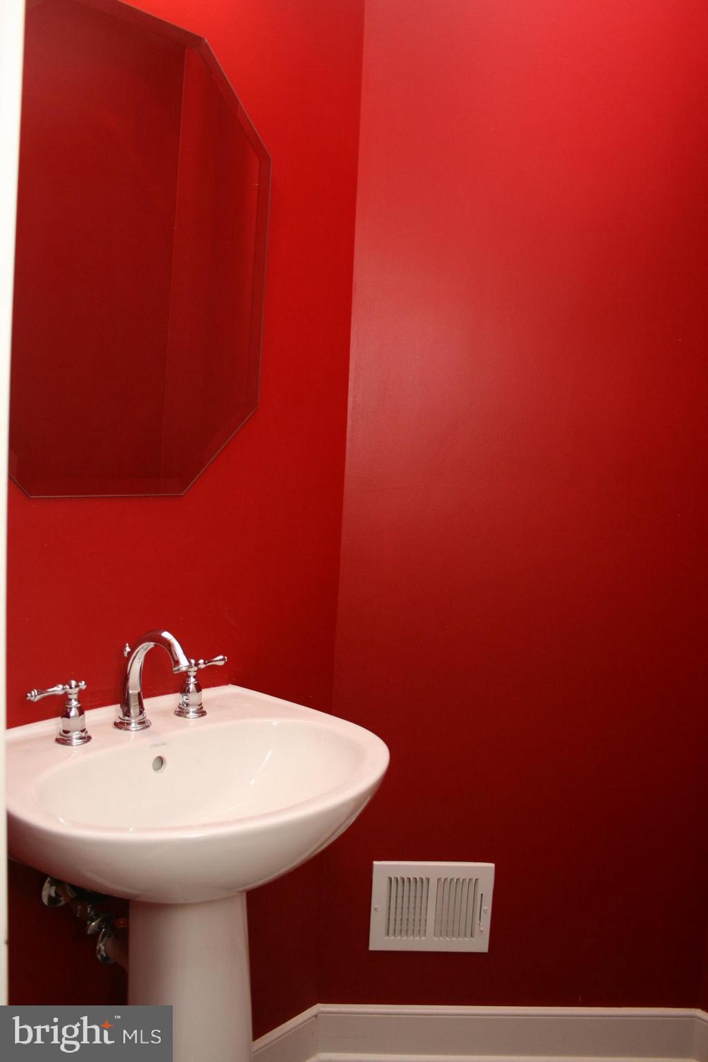 OLD TOWN COMMONS - Residential Lease