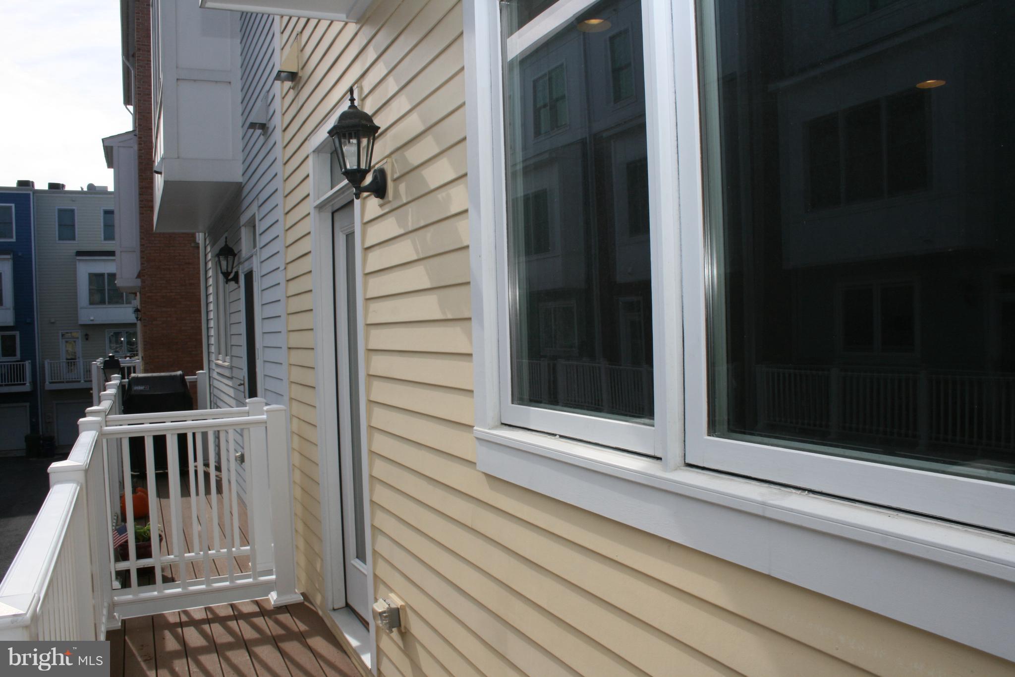 OLD TOWN COMMONS - Residential Lease