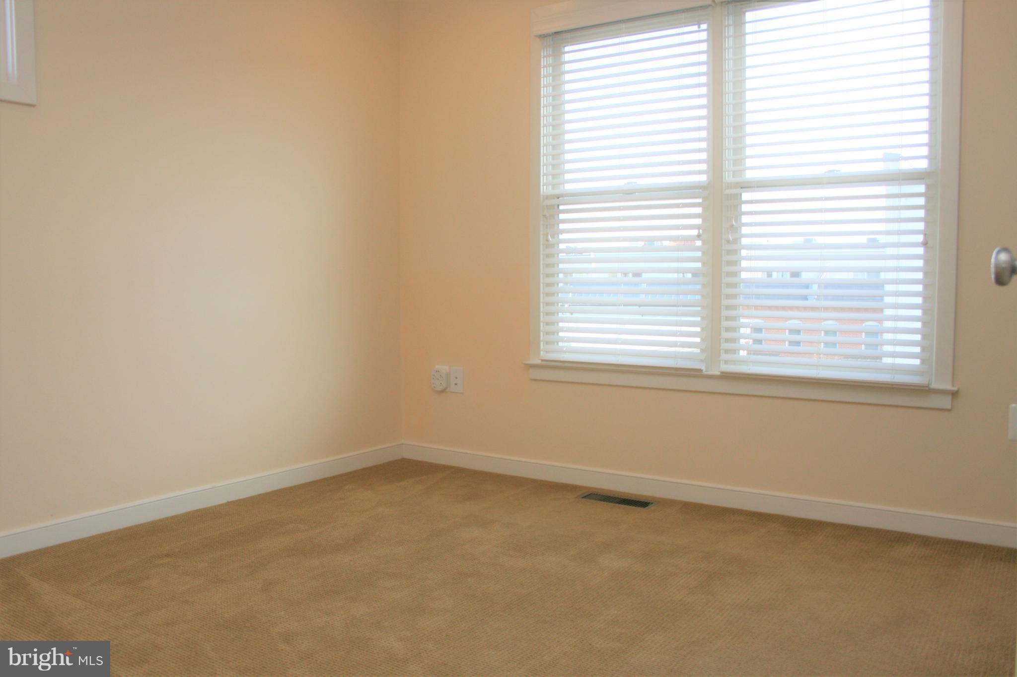 OLD TOWN COMMONS - Residential Lease