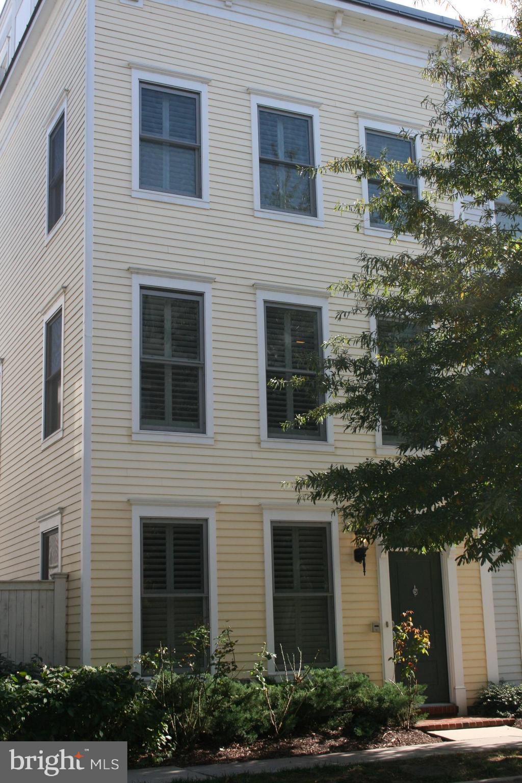 OLD TOWN COMMONS - Residential Lease