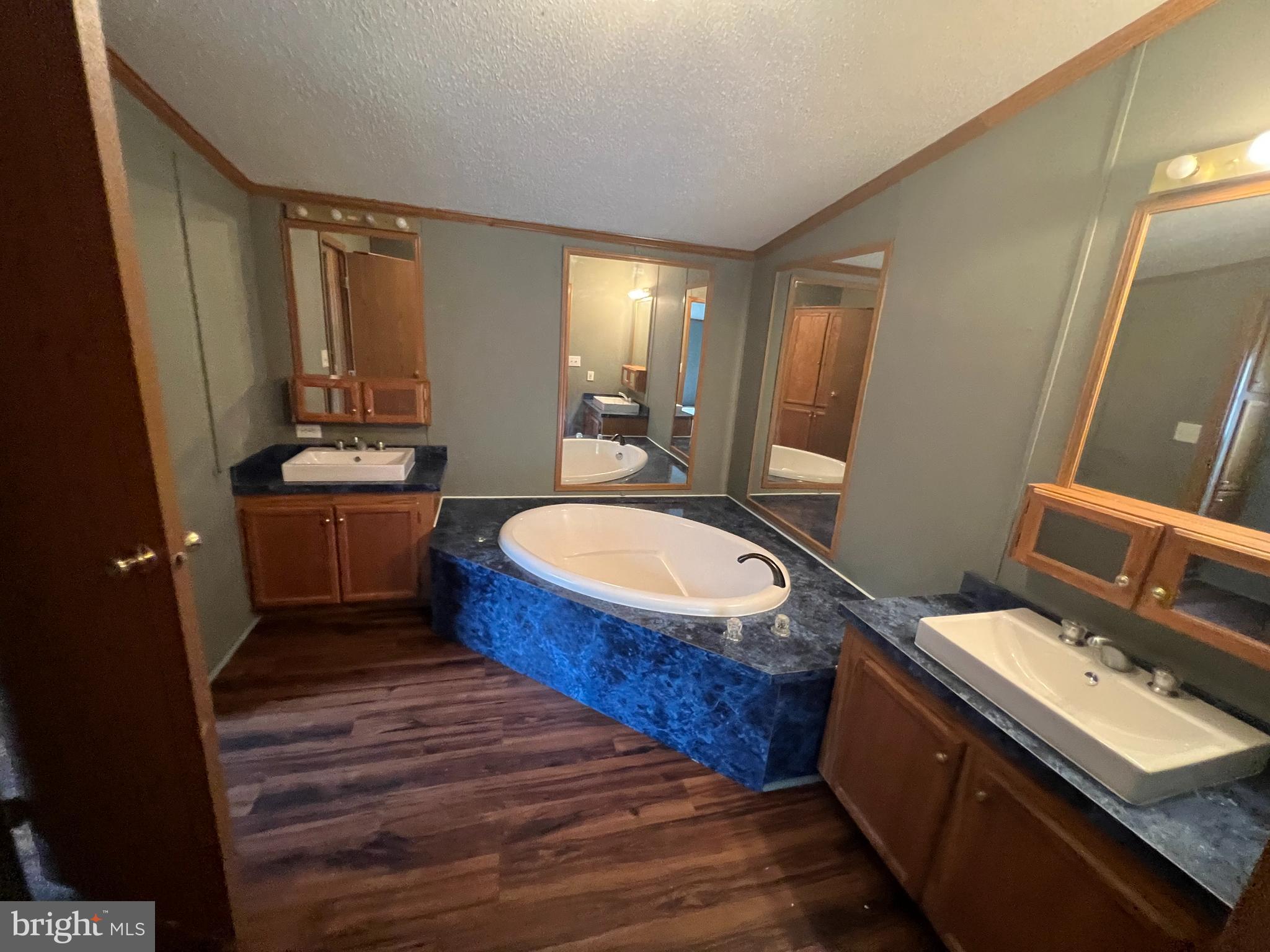 DUNMORE RIDGE PARK - Residential