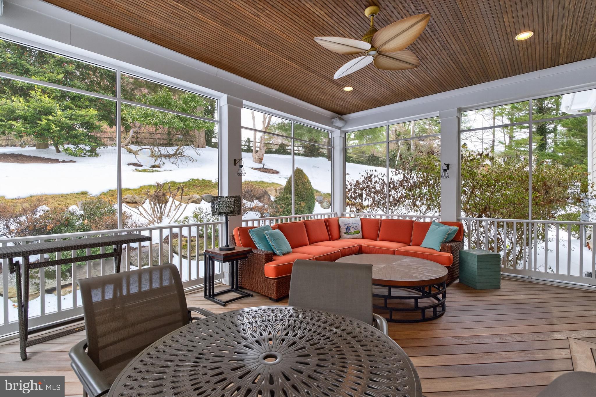 SALONA VILLAGE - Residential