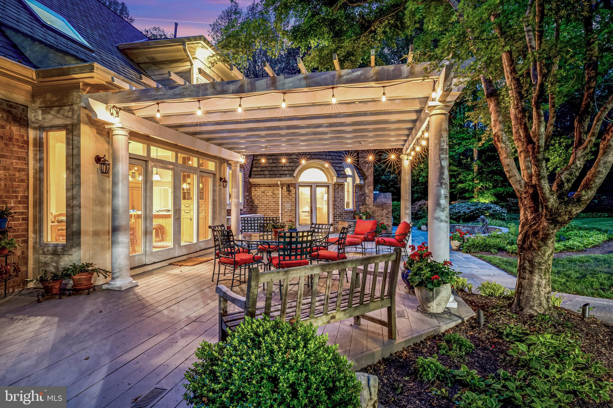 2402 OAKMONT COURT