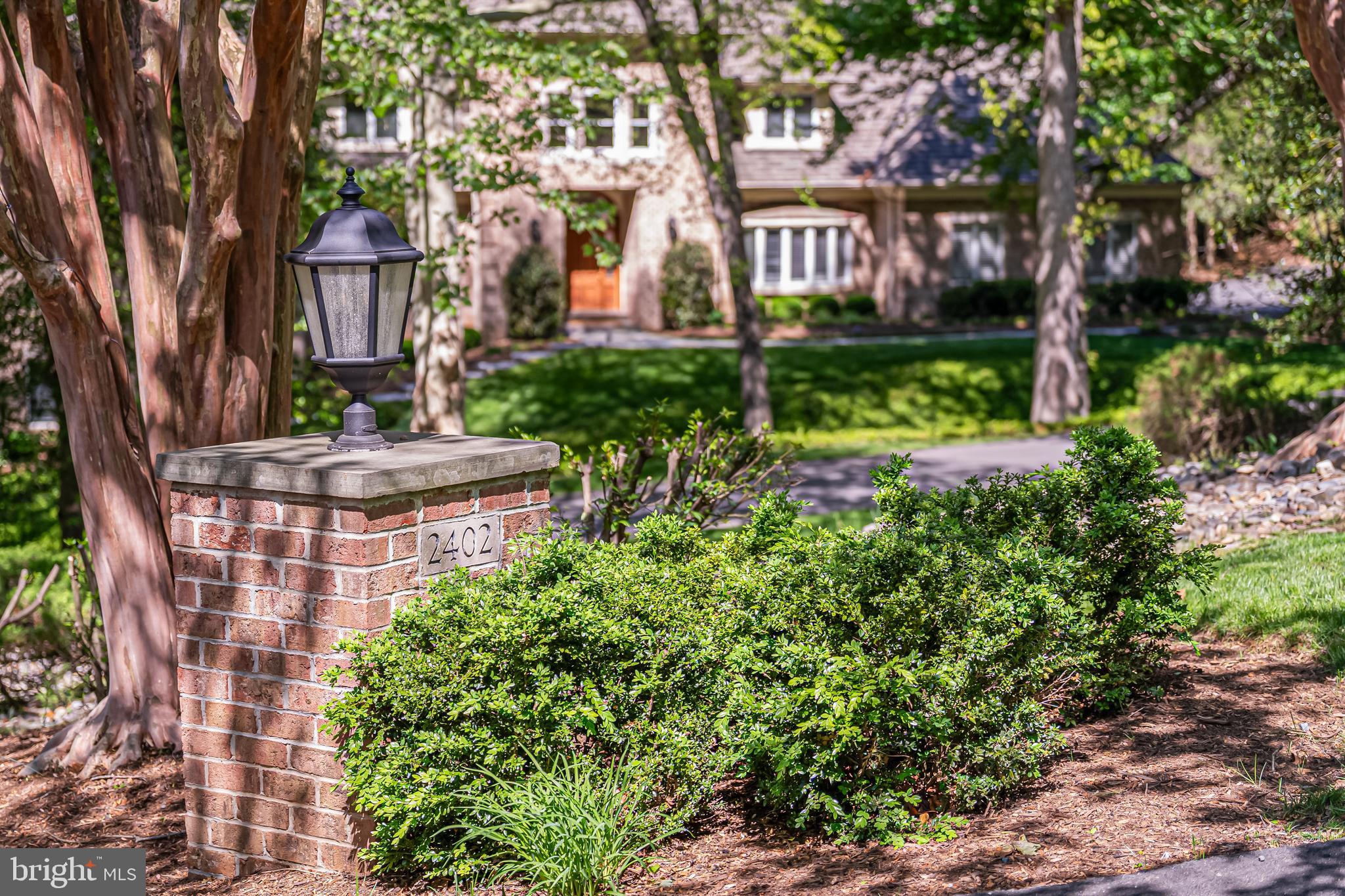 2402 OAKMONT COURT
