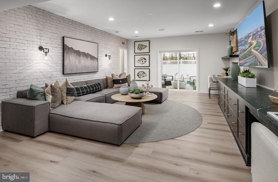 PARKSIDE VILLAGE - Residential