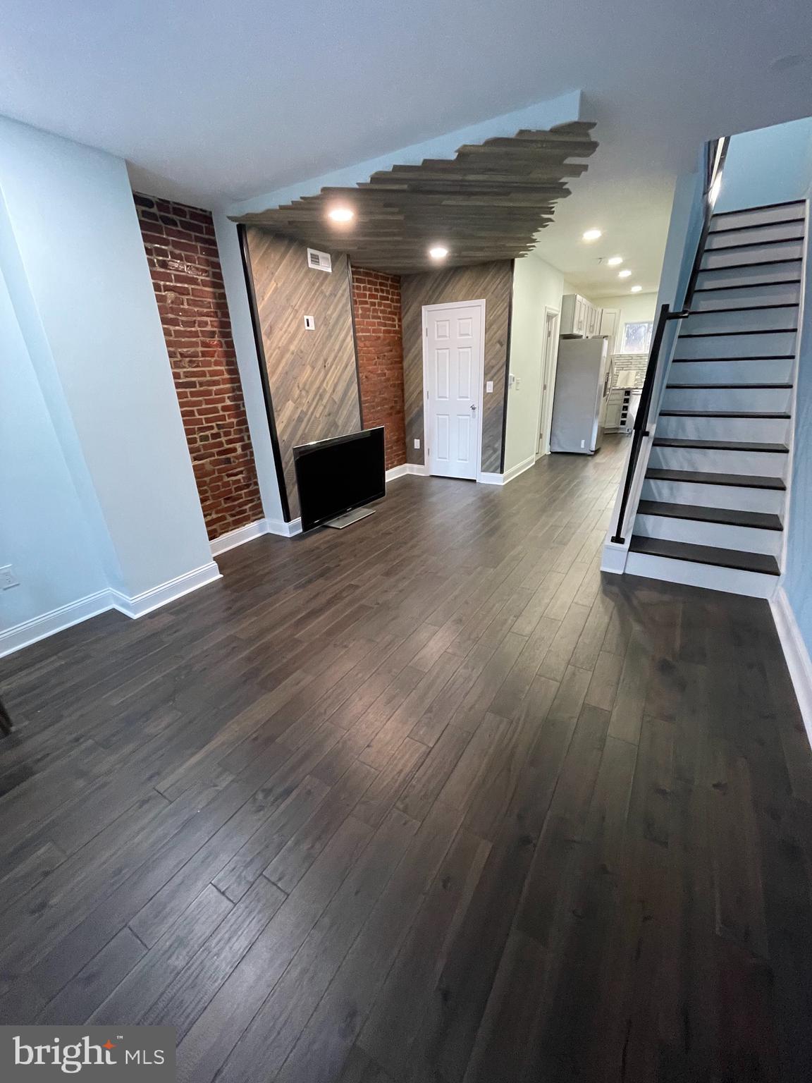 EAST FALLS - Residential