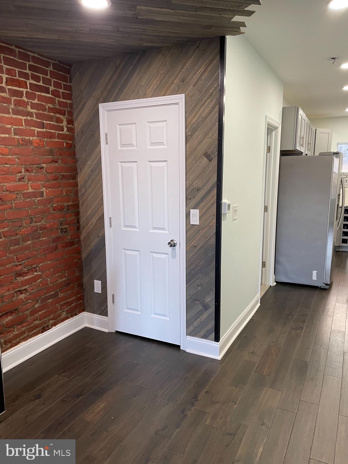 EAST FALLS - Residential