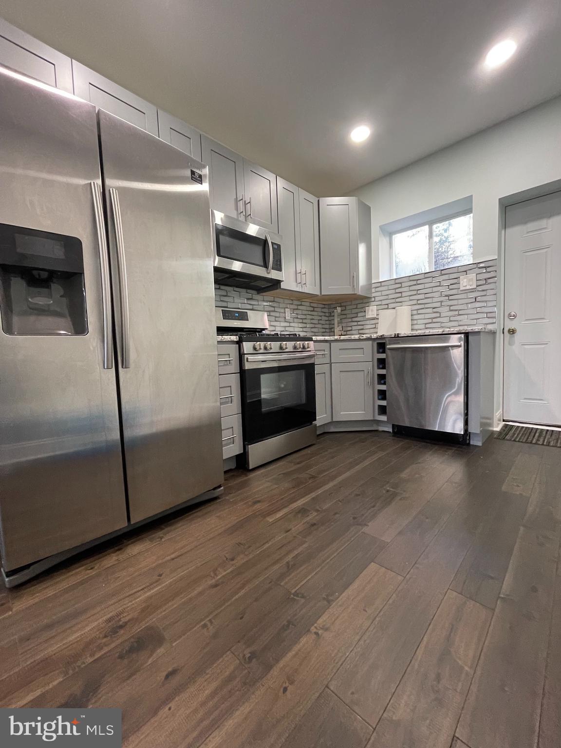 EAST FALLS - Residential