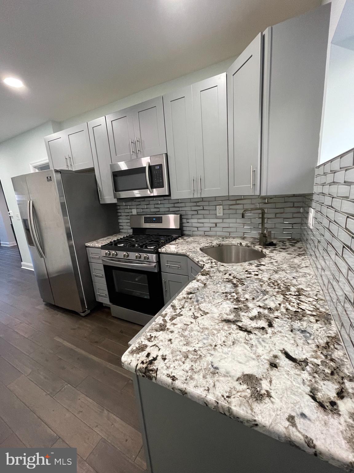 EAST FALLS - Residential