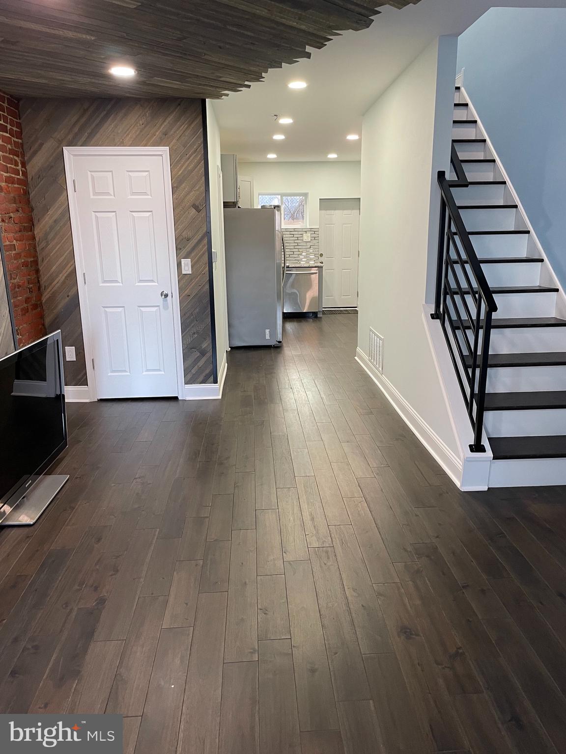 EAST FALLS - Residential