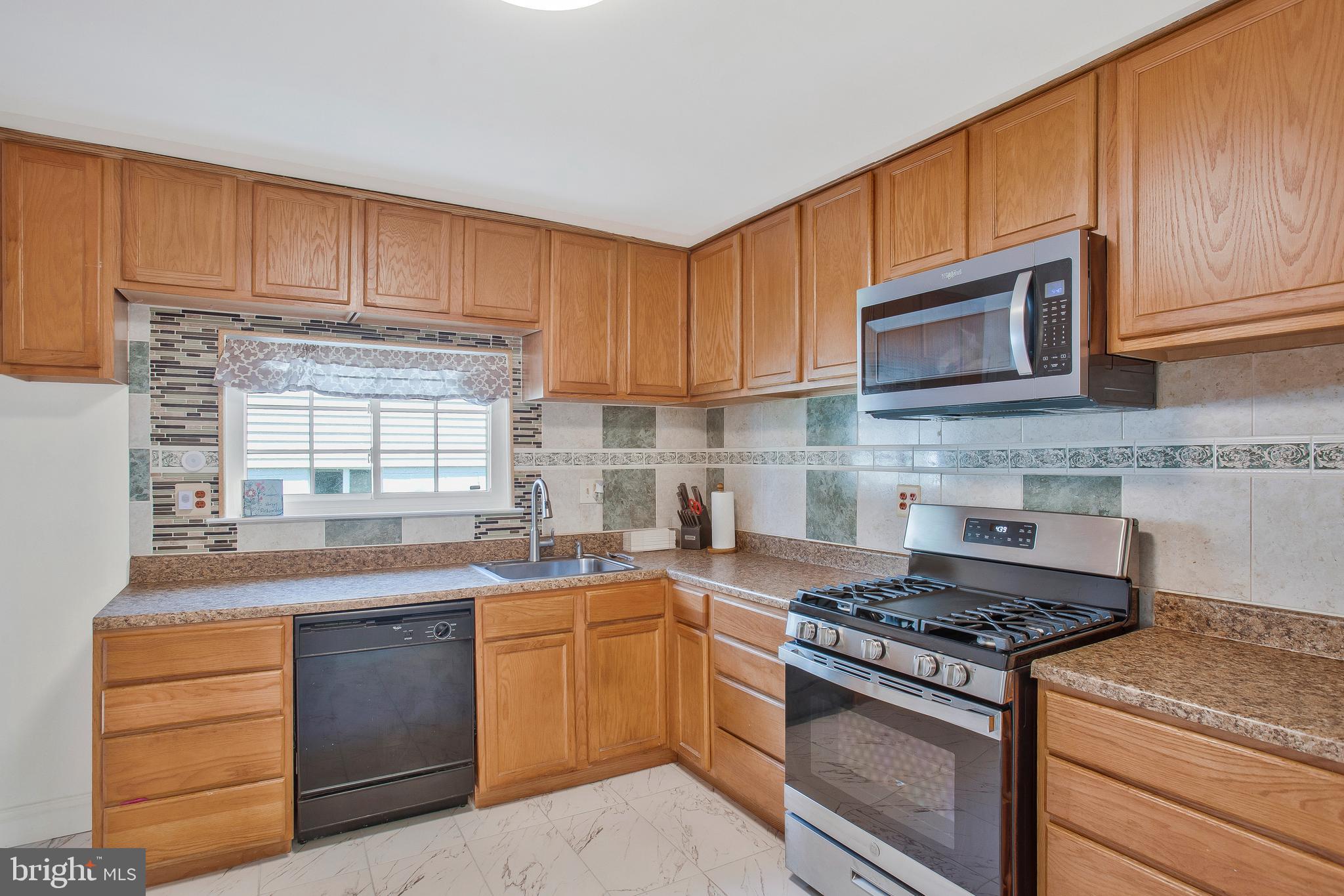 LANHAM WOODS - Residential