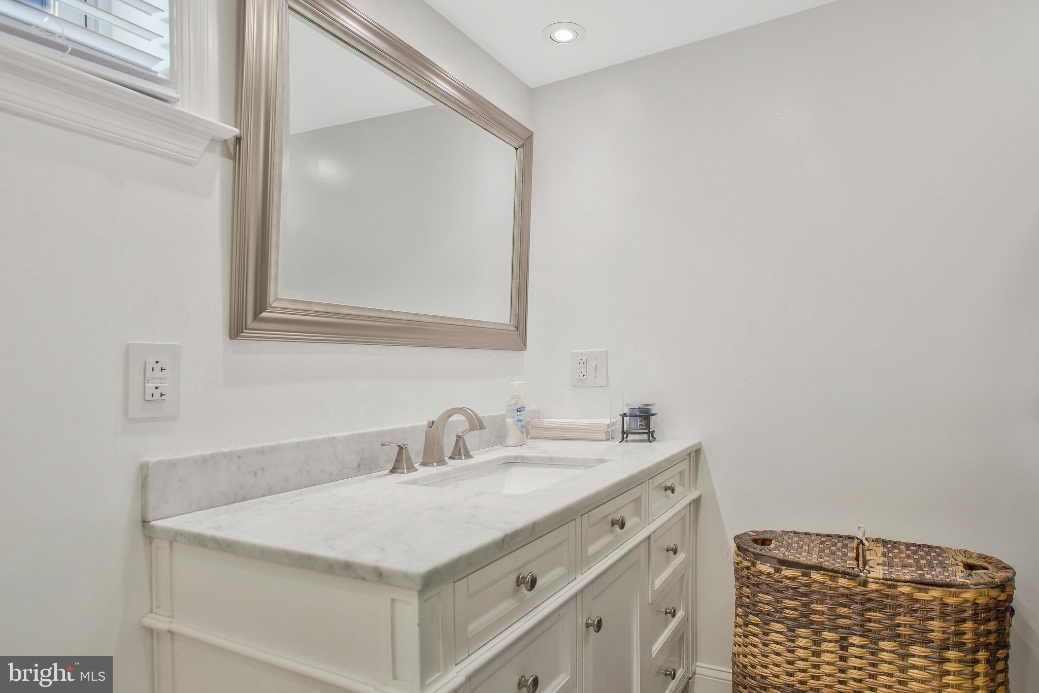 LANHAM WOODS - Residential