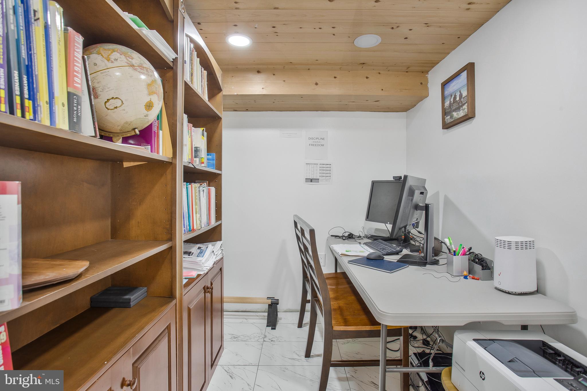 LANHAM WOODS - Residential