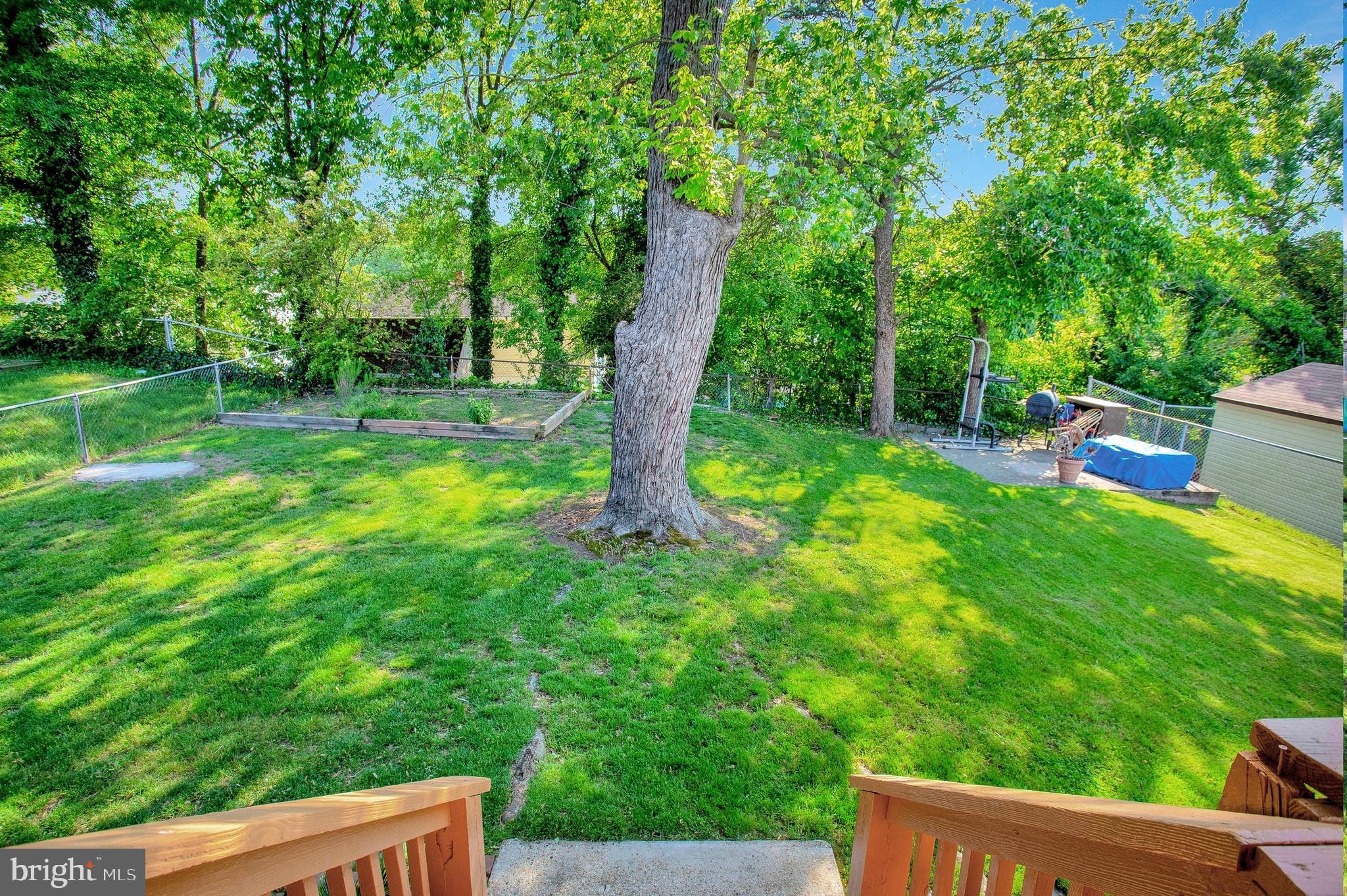 LANHAM WOODS - Residential