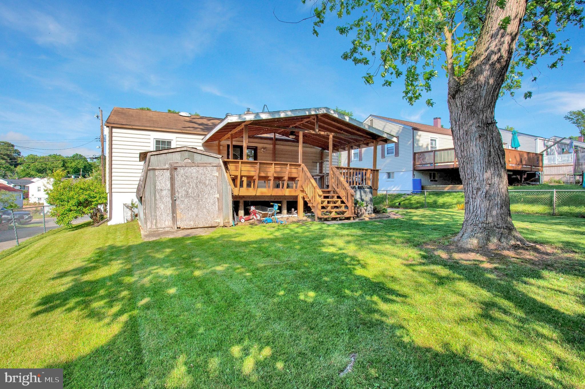 LANHAM WOODS - Residential