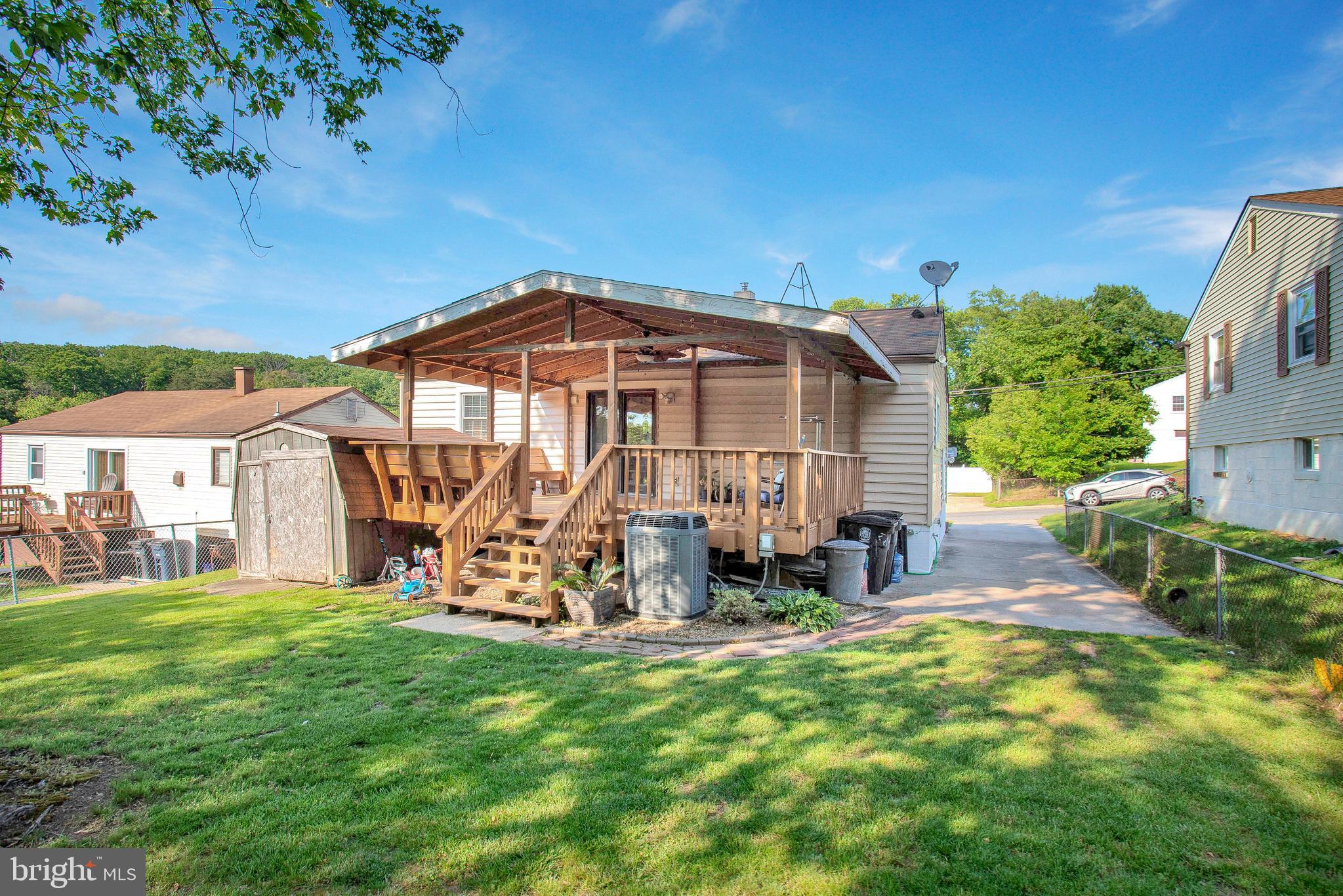 LANHAM WOODS - Residential