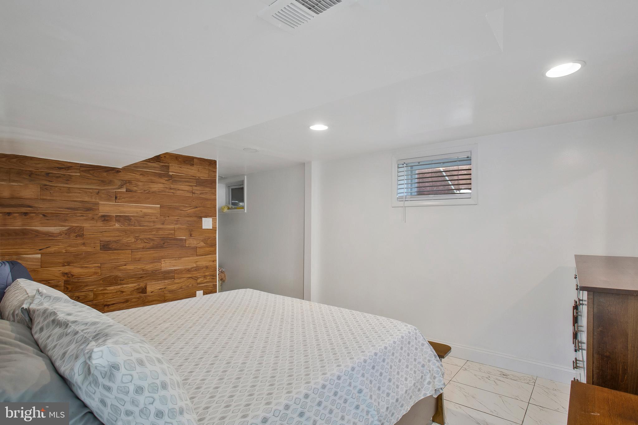 LANHAM WOODS - Residential