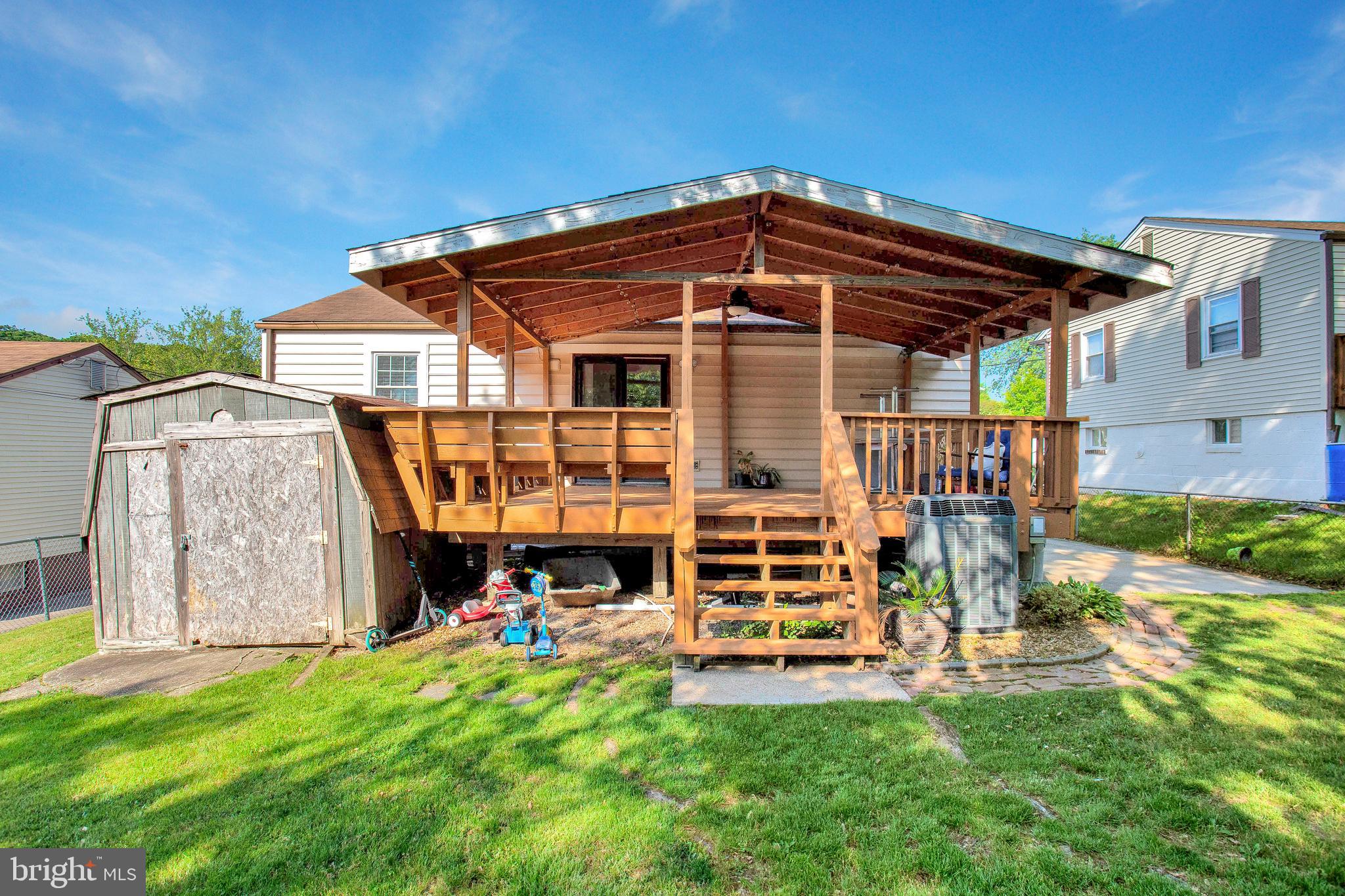 LANHAM WOODS - Residential