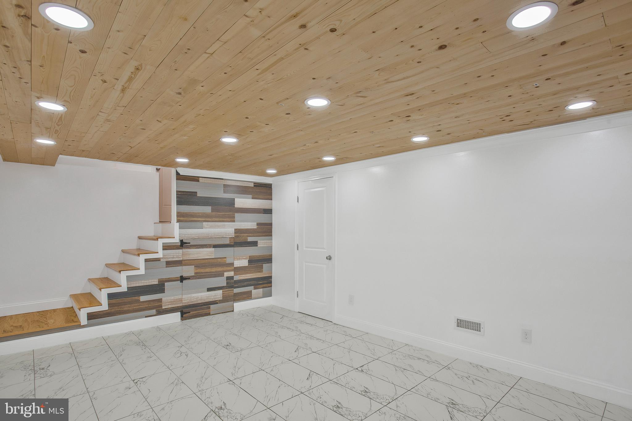 LANHAM WOODS - Residential