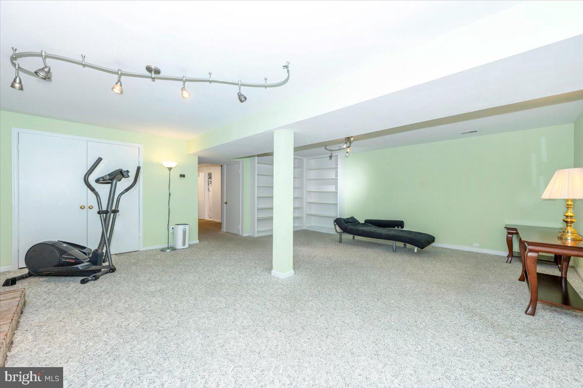 MANOR VILLAGE - Residential