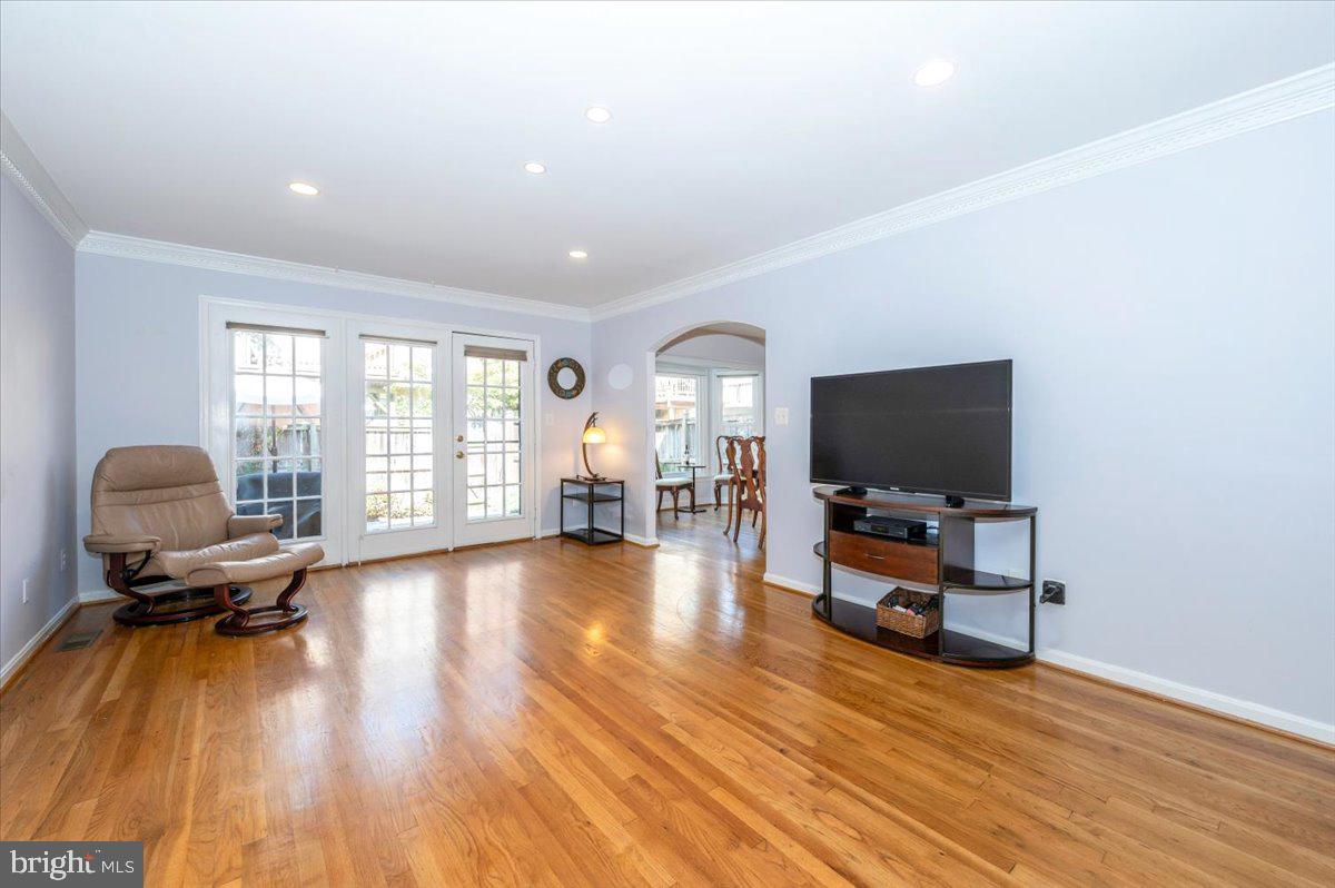 MANOR VILLAGE - Residential