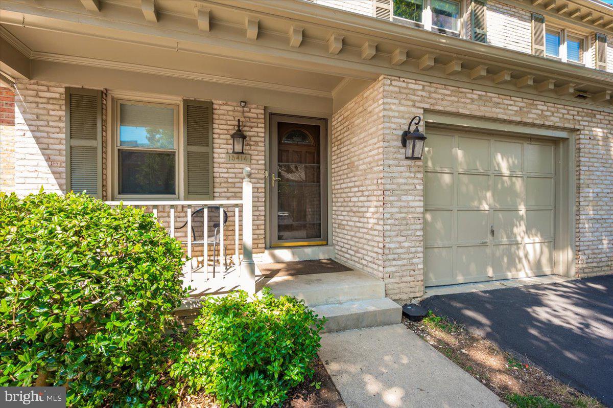 MANOR VILLAGE - Residential