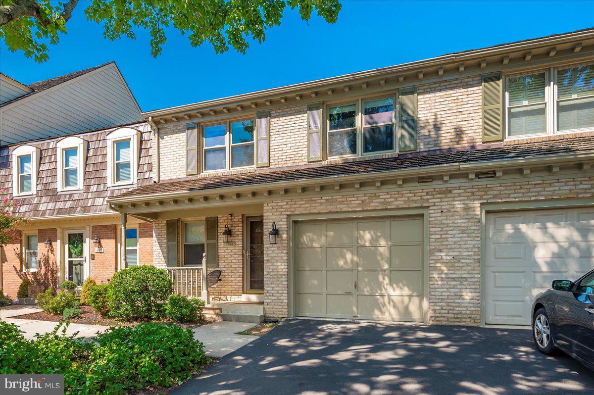 MANOR VILLAGE - Residential