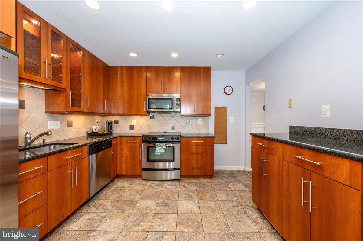 MANOR VILLAGE - Residential