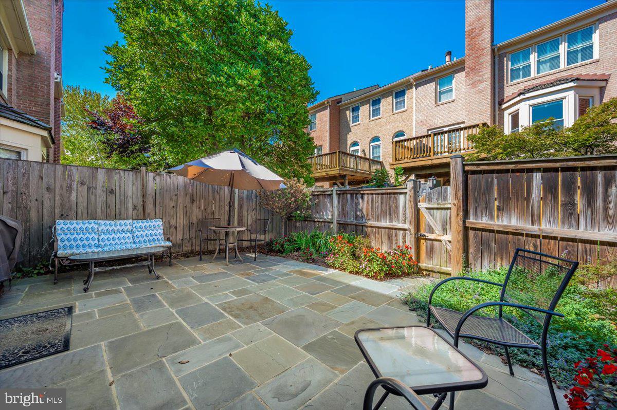 MANOR VILLAGE - Residential