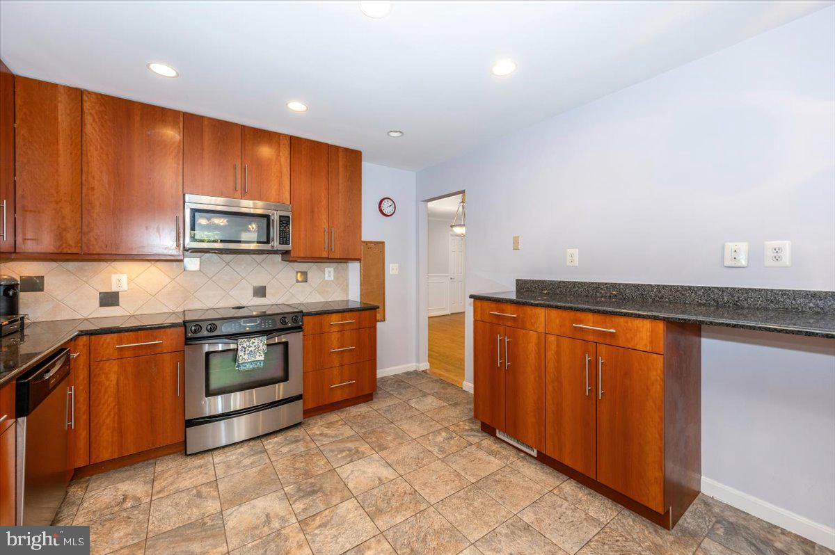 MANOR VILLAGE - Residential