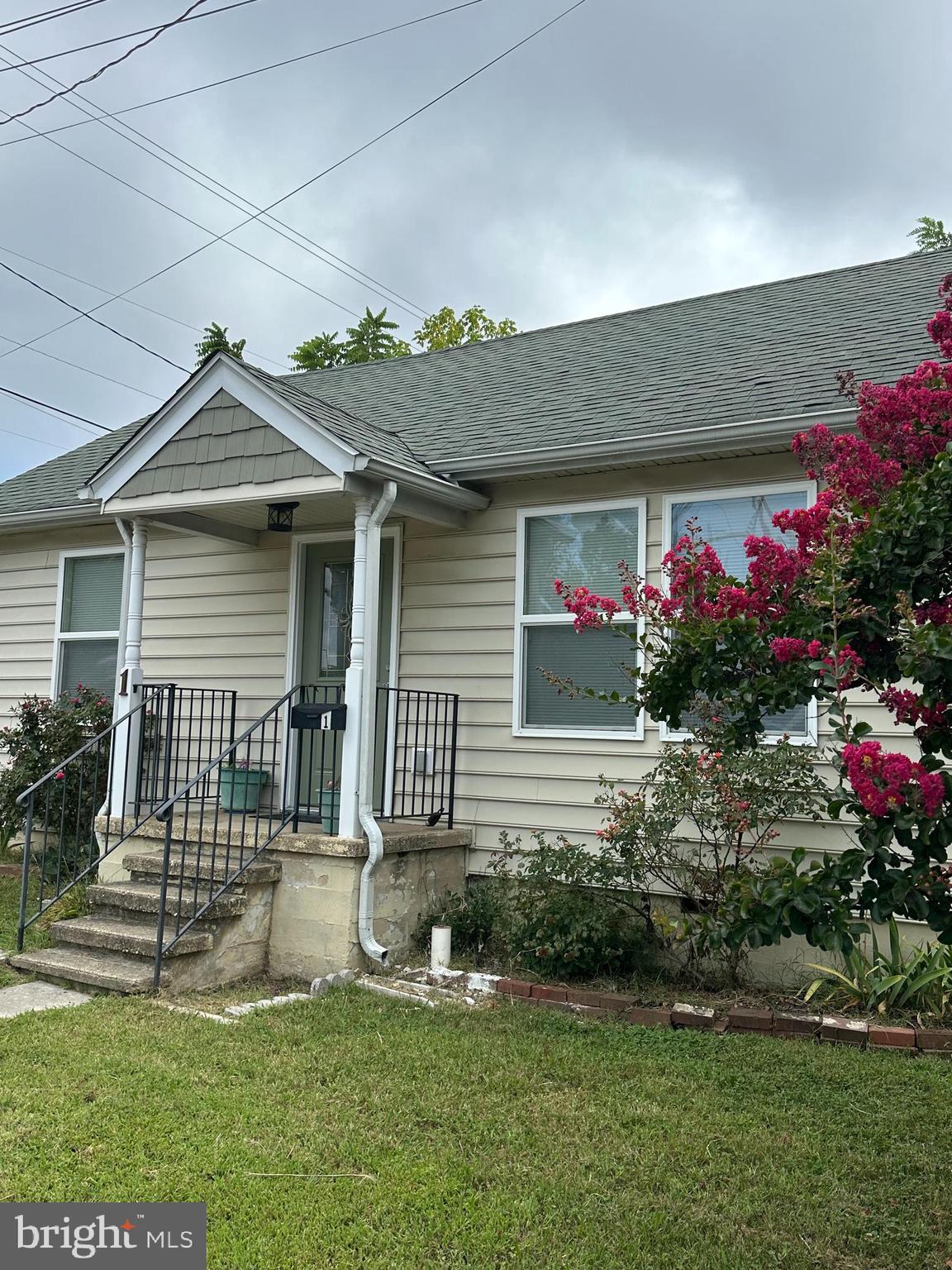 Well maintained low maintenance property within walking distance to many of the towns amenities, shopping , leisure , and the Base front gate. Property is across the street from the park and next to the fire house. Town zoning allows many uses for this property. Call with questions
