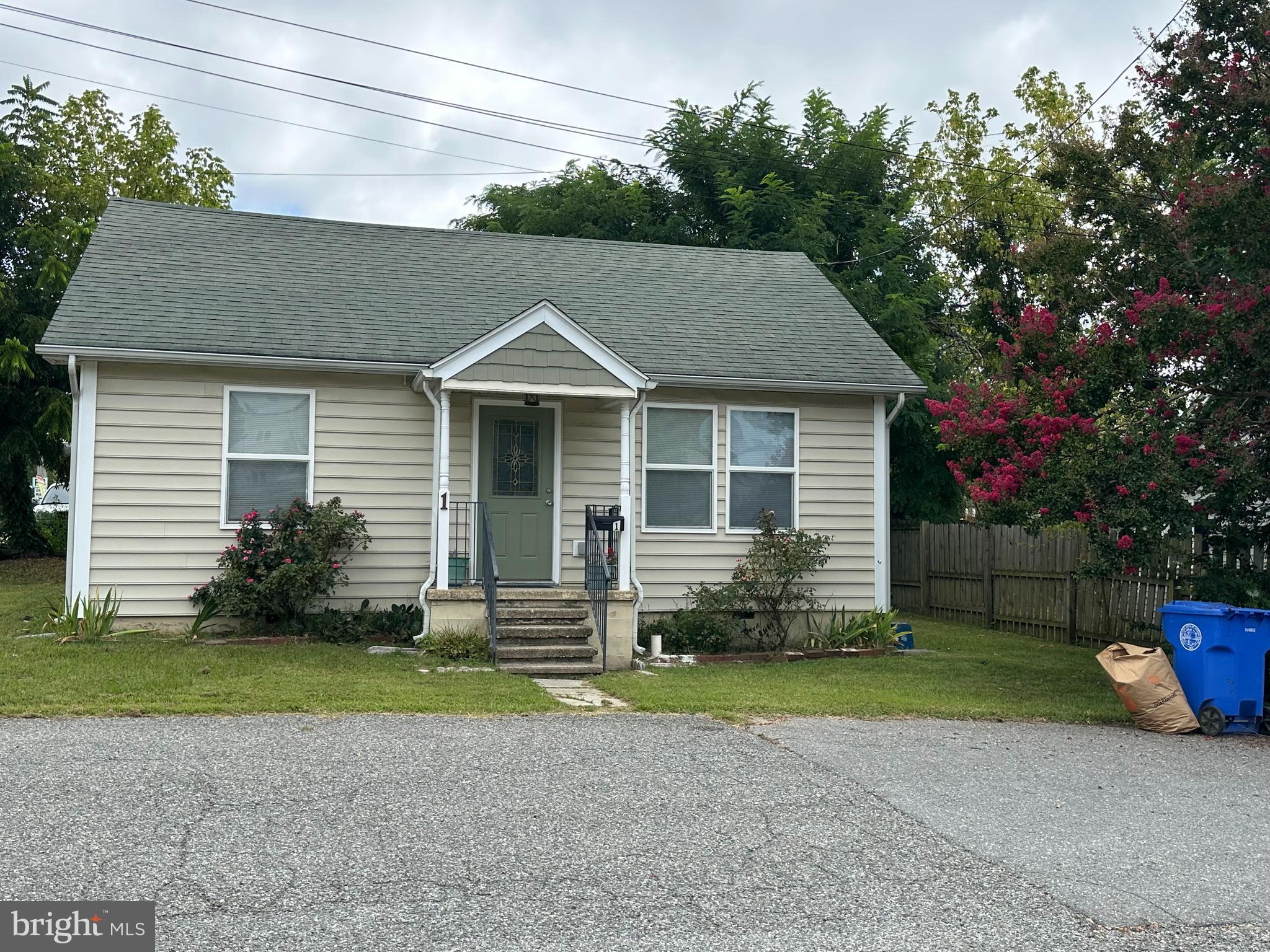 1 GERING COURT