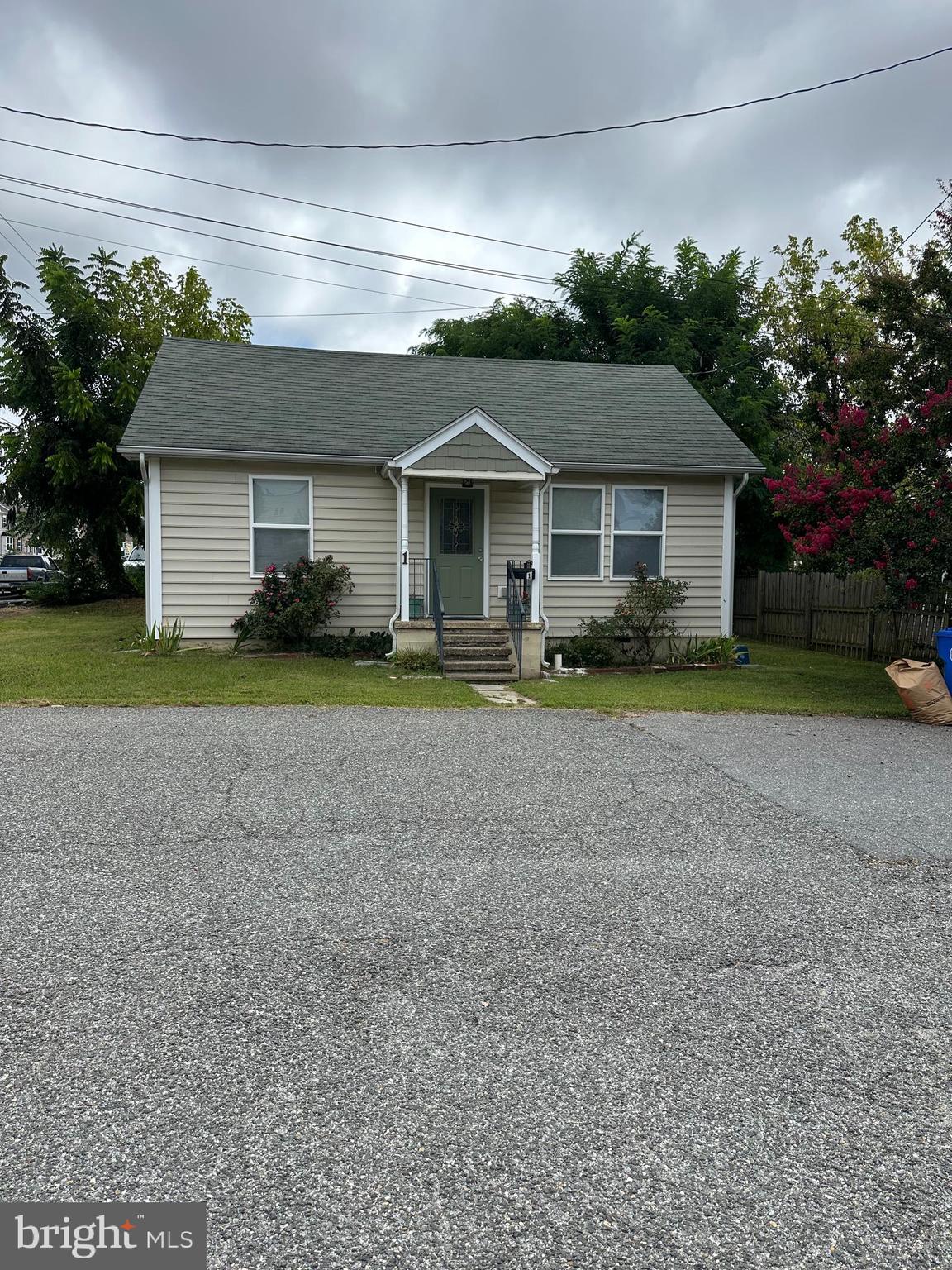 1 GERING COURT