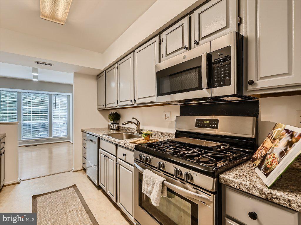 WOODLAND VILLAGE - Residential