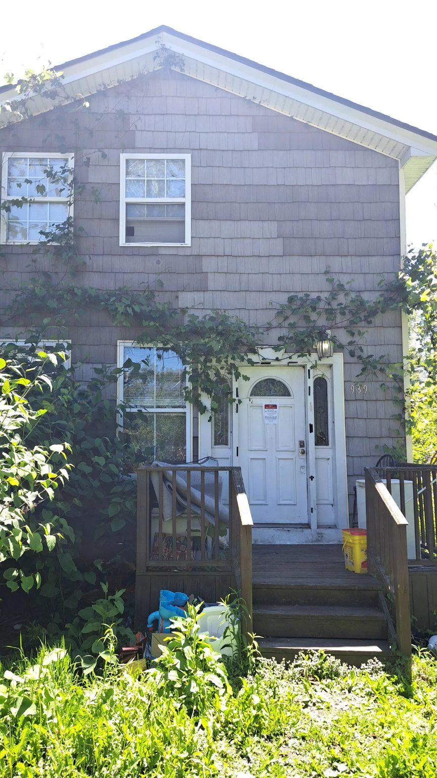 939 1/2 W 3rd Street