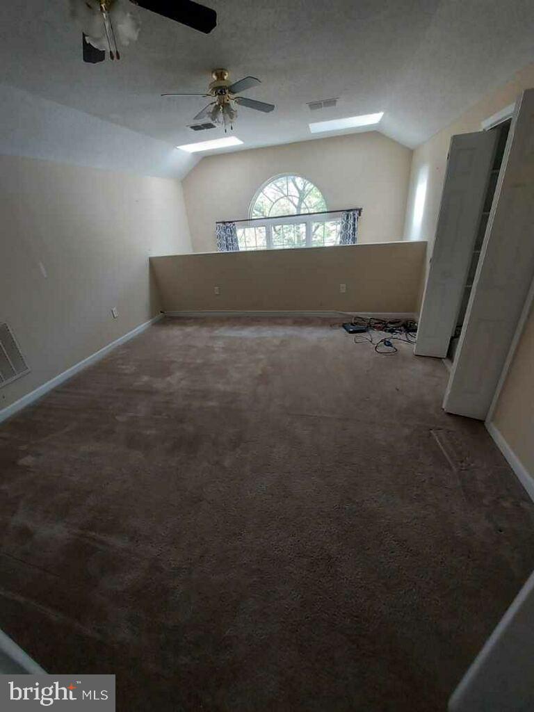 LAKE CAROLINE - Residential