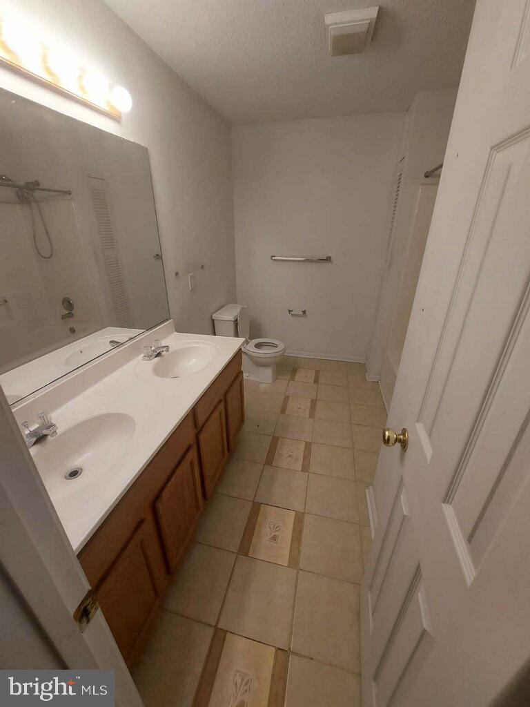 LAKE CAROLINE - Residential