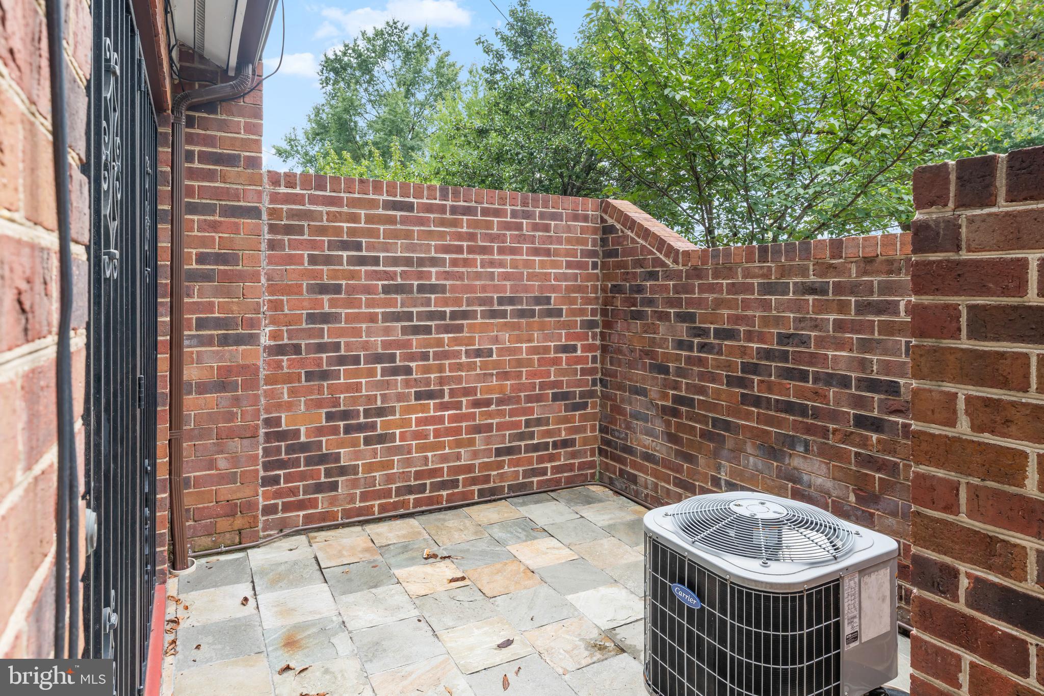 1049 MICHIGAN AVENUE NE 1049