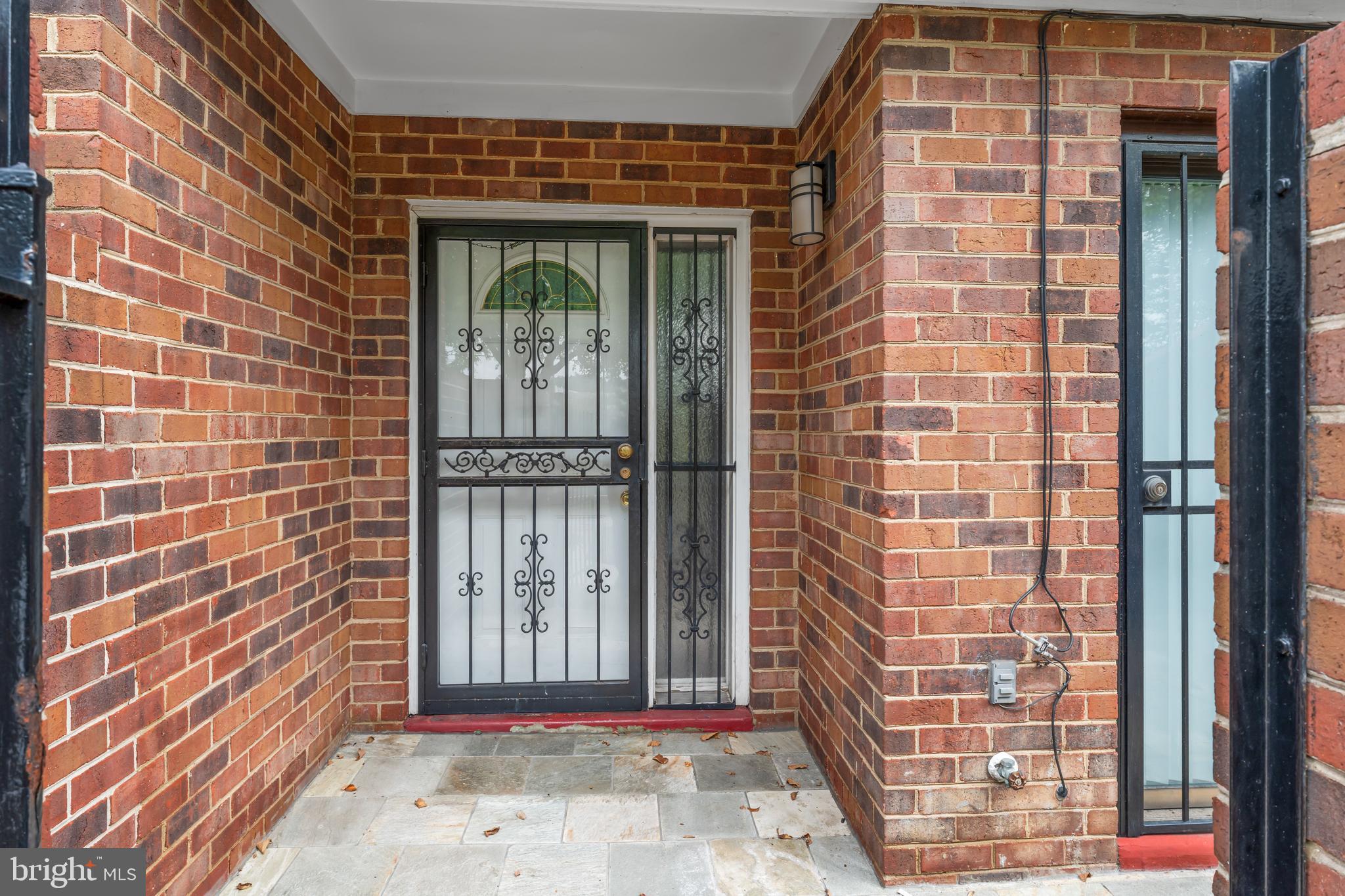 1049 MICHIGAN AVENUE NE 1049