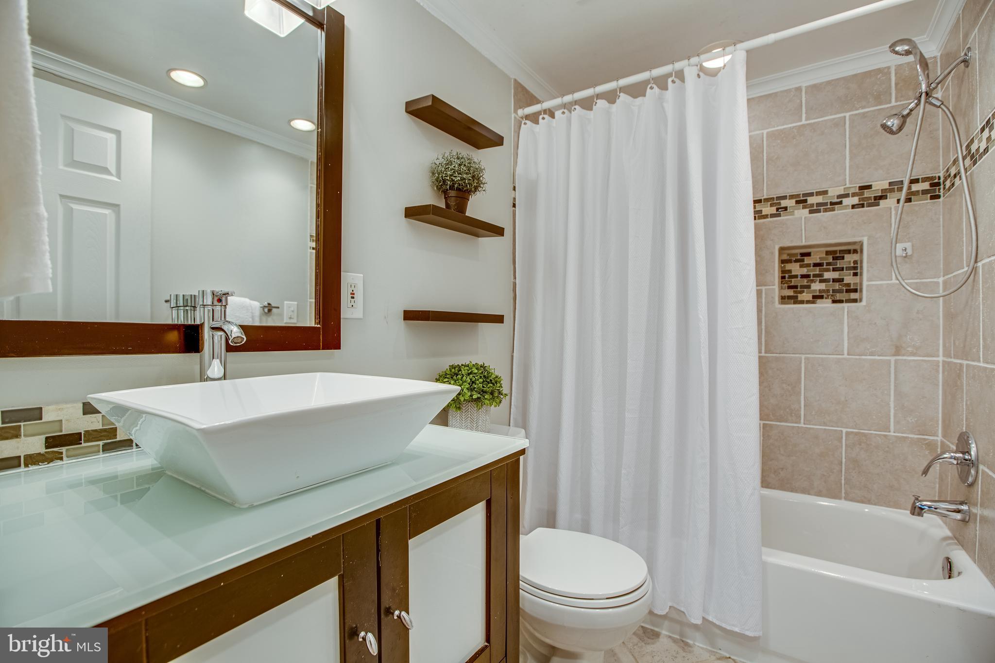 WATERS EDGE - Residential