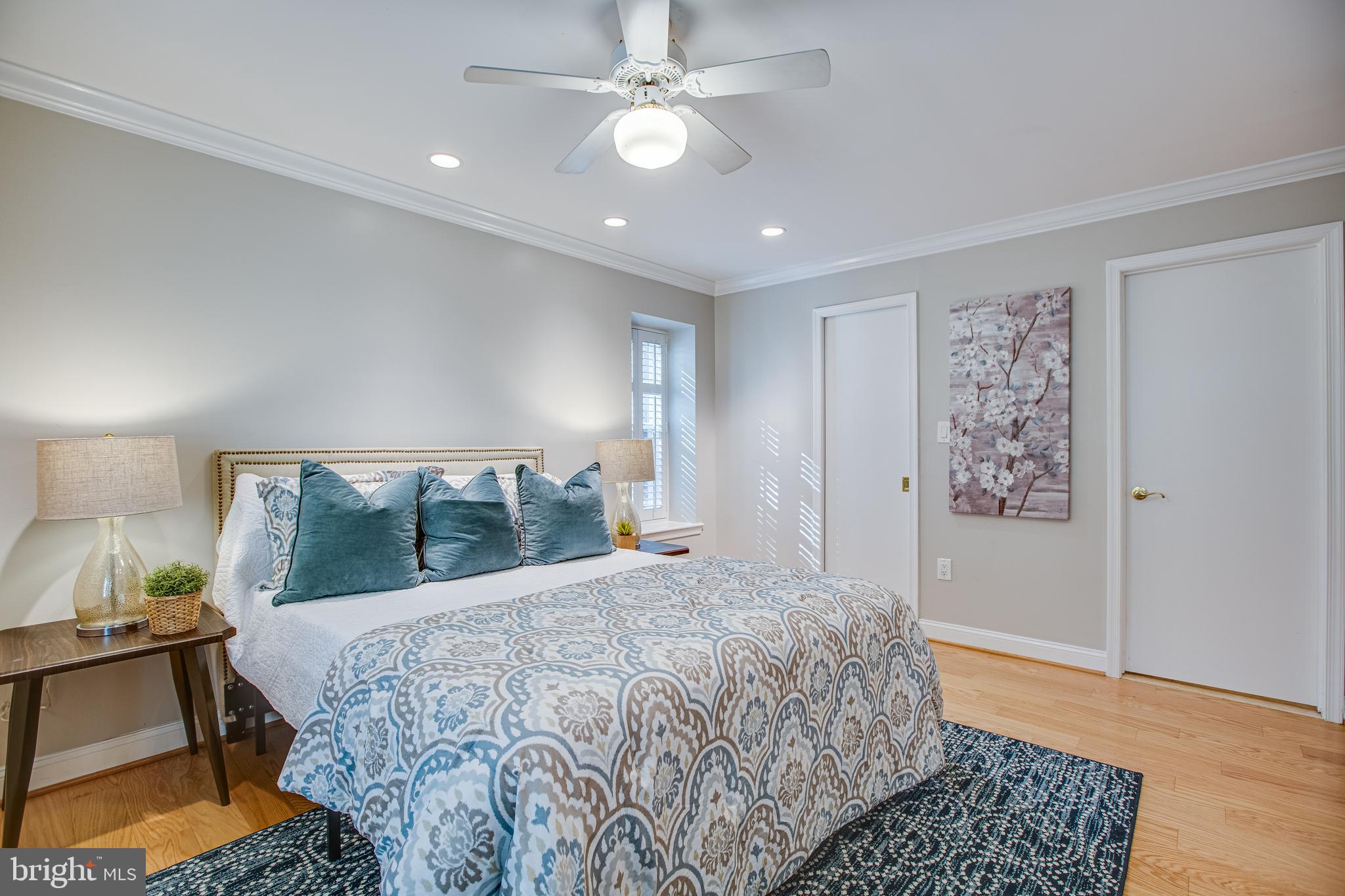 WATERS EDGE - Residential