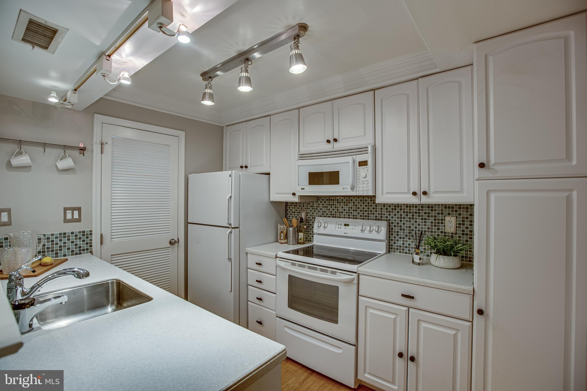 WATERS EDGE - Residential