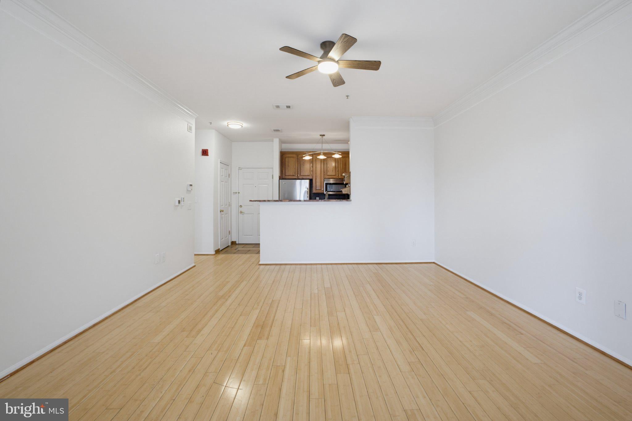 1570 SPRING GATE DRIVE 7109