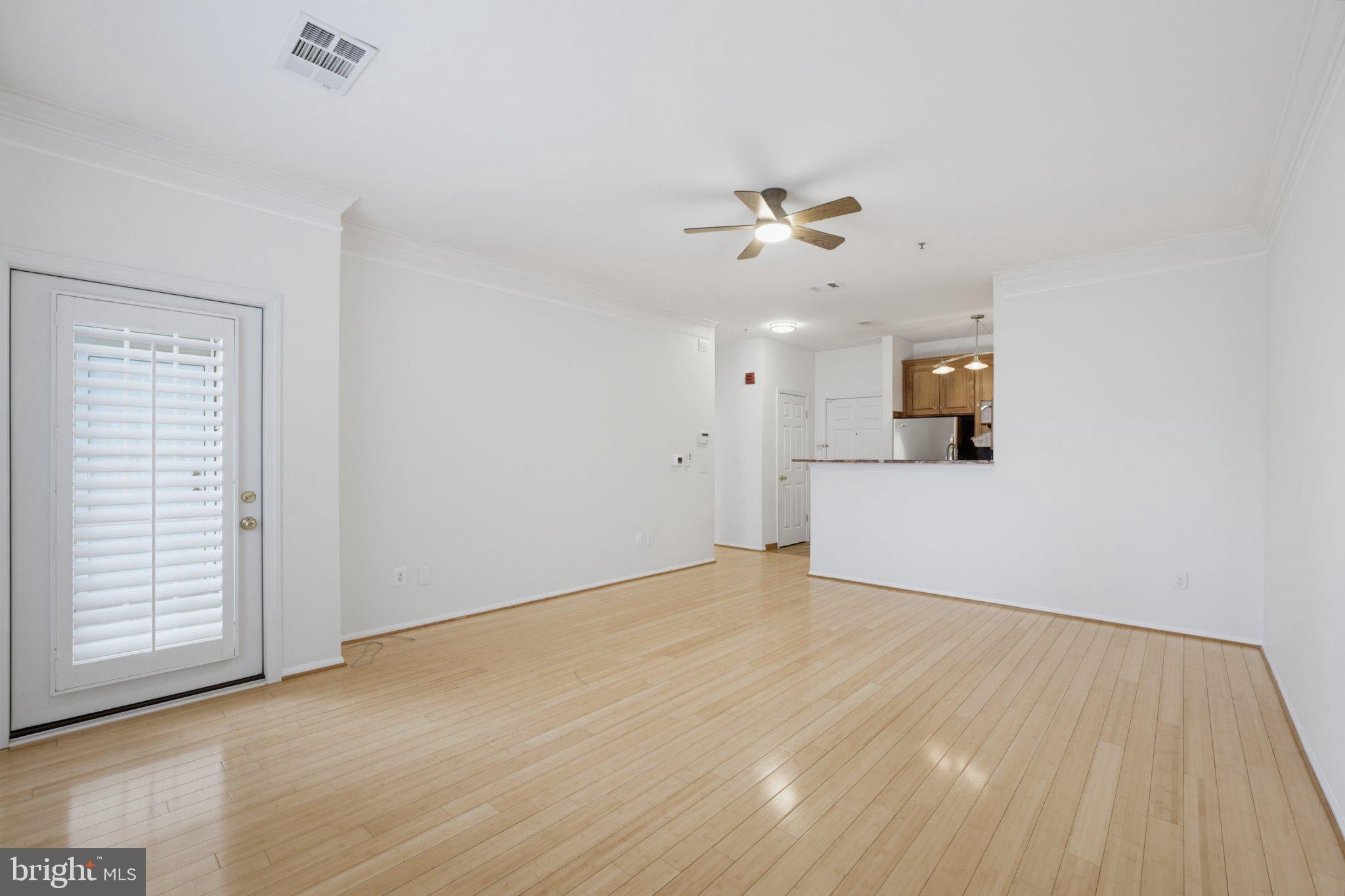 1570 SPRING GATE DRIVE 7109