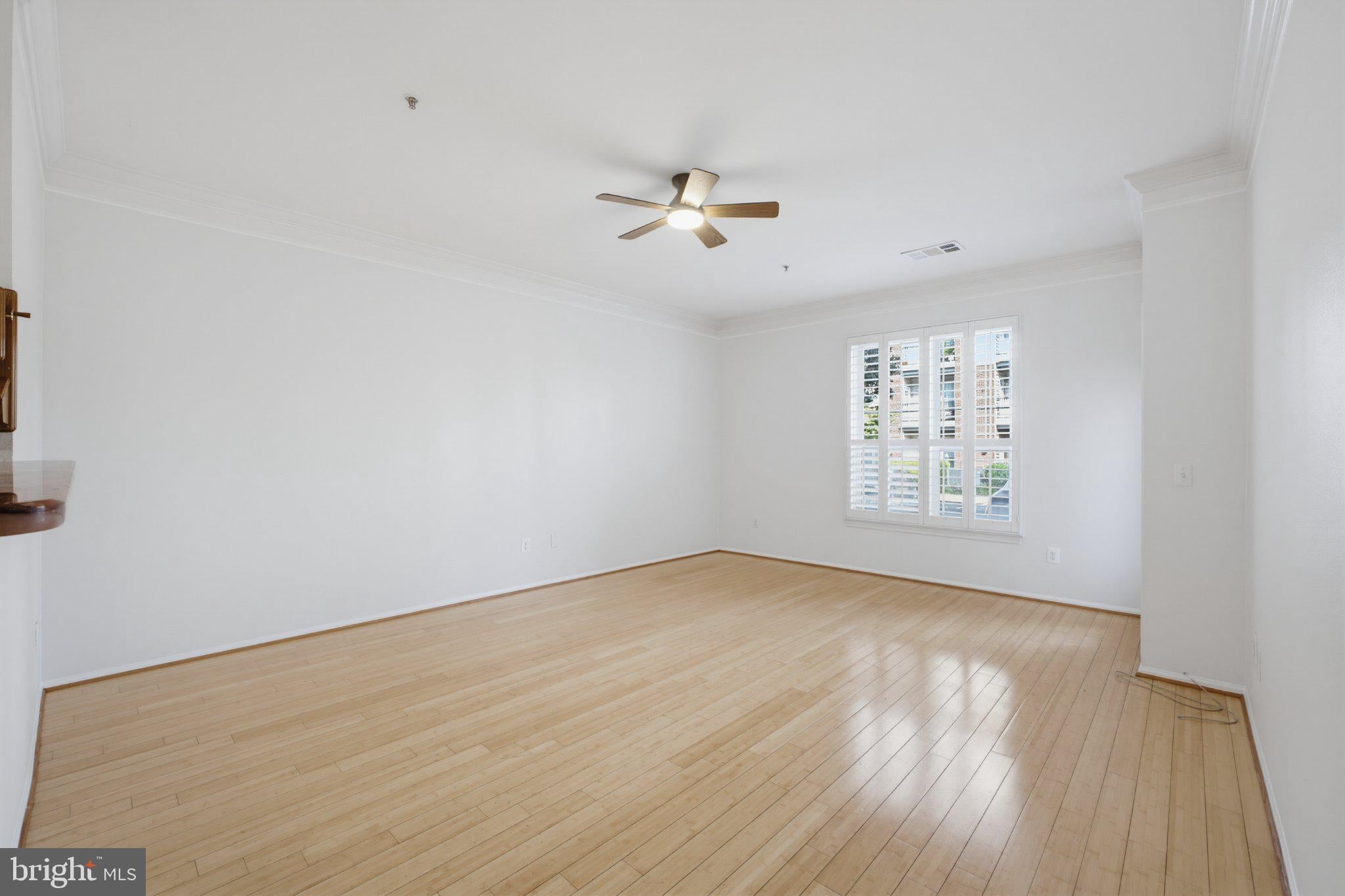 1570 SPRING GATE DRIVE 7109