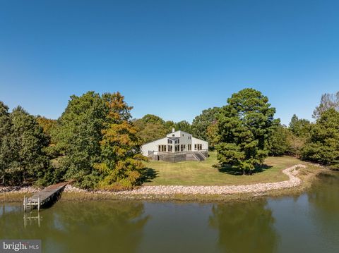 102 TUE MARSH LANE YORKTOWN VA 23692